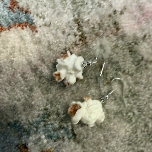 Popcorn 🍿 Cinema Inspired Earrings - Picture 2 of 7